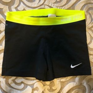 Black Nike Pro Spandex w/ Neón Yellow Waistband